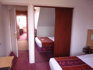 In-room safe, desk, soundproofing, free WiFi - Hôtel de La Loire Ancenis – Restaurant Les Bateliers (Vair-sur-Loire)