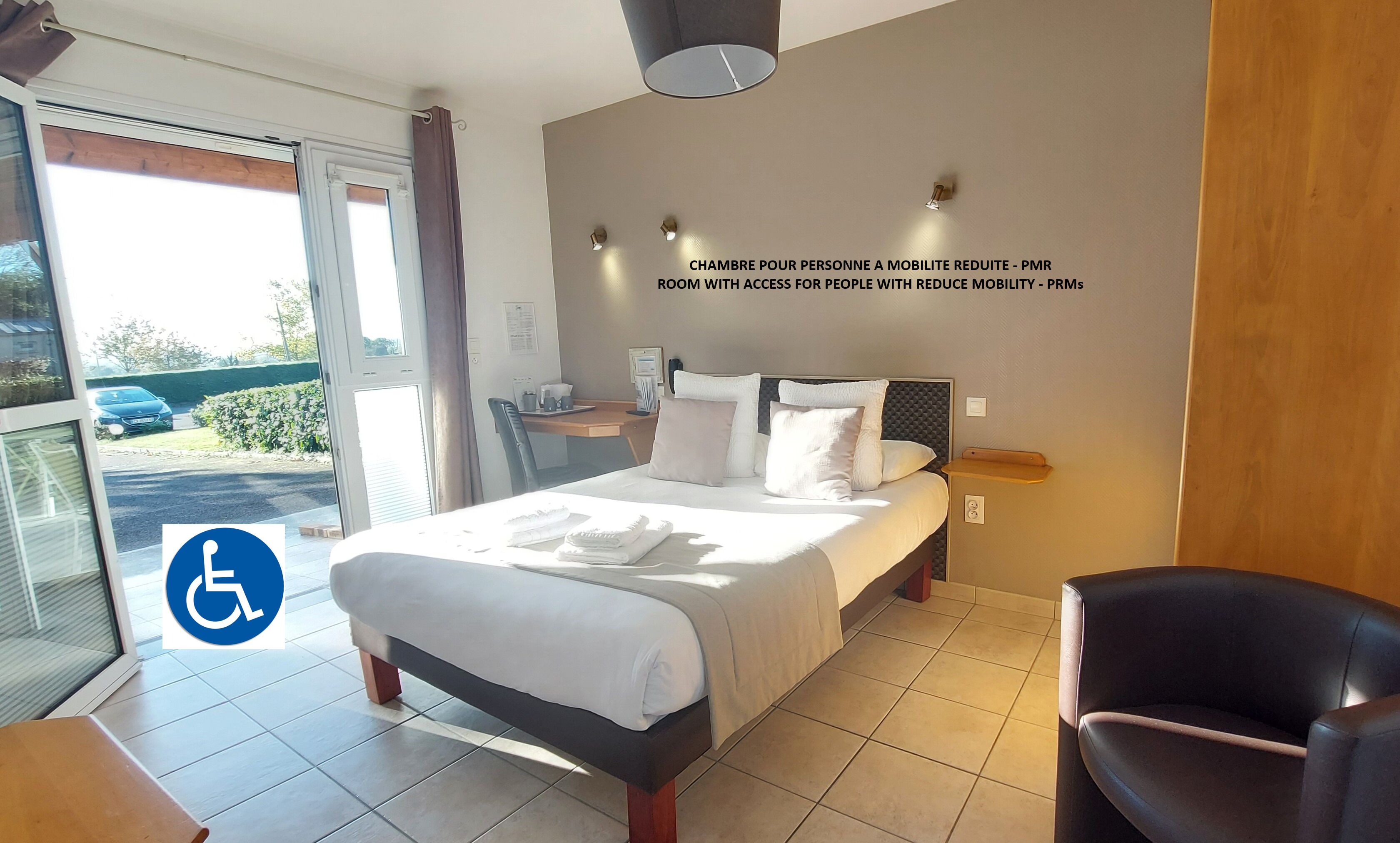 Phòng đôi, phù hợp cho người khuyết tật | Két bảo mật tại phòng, bàn, màn/rèm cản sáng, bàn ủi/dụng cụ ủi quần áo 