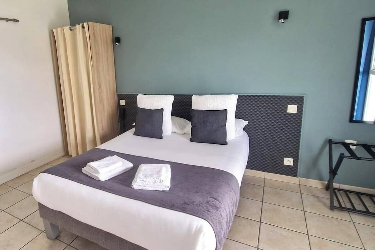 Double room accessible to people with reduced mobility