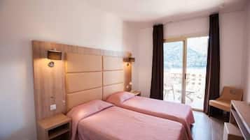 Coffres-forts dans les chambres, bureau, lits bébé (gratuits)