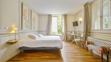 Junior Suite | 1 bedroom, minibar, in-room safe, individually decorated