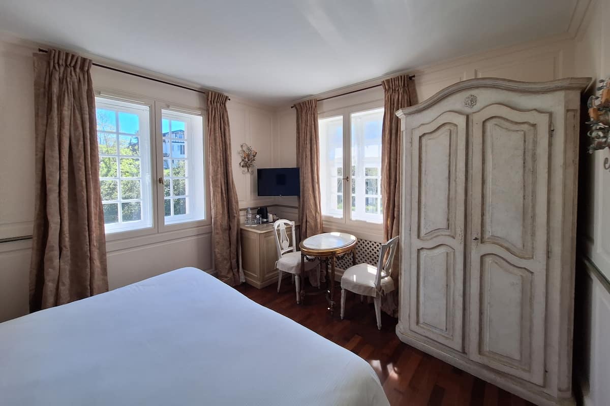 Superior Room | 1 bedroom, minibar, in-room safe, individually decorated
