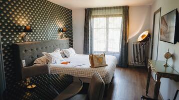 Exclusive Suite, 1 King Bed with Sofa bed, Non Smoking, Jetted Tub (Spa) | Premium bedding, pillow-top beds, minibar, in-room safe