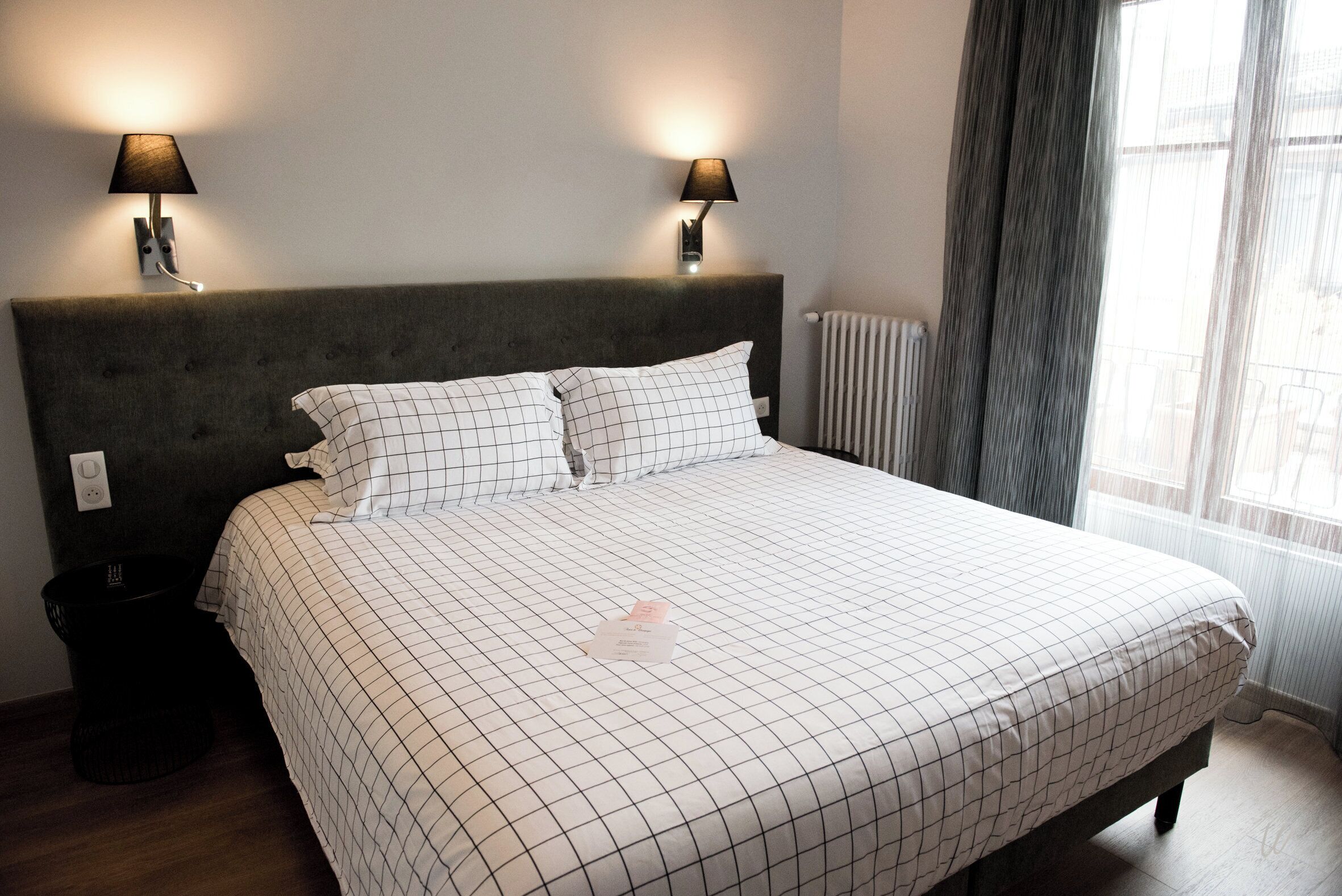 Rom – classic | Sengetøy av topp kvalitet, senger med overmadrass og minibar