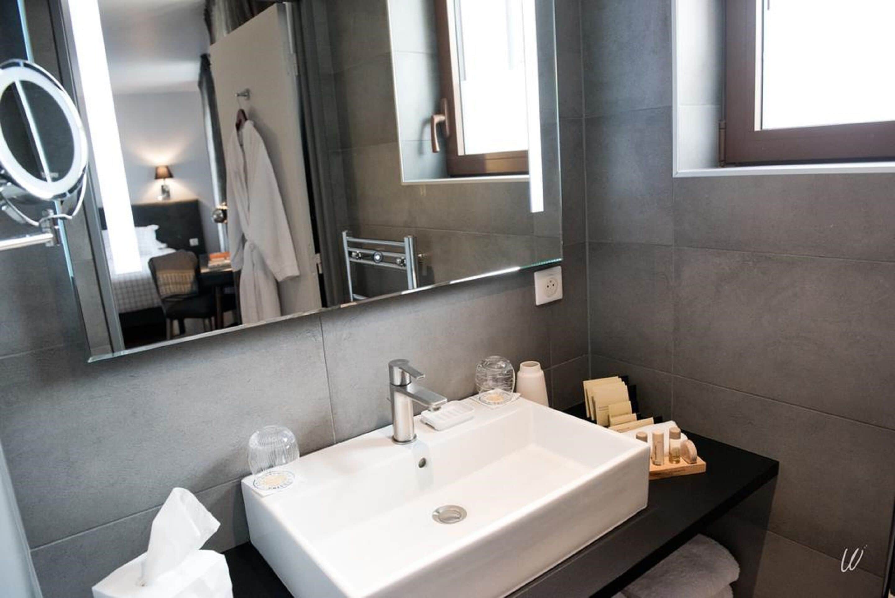 deluxe room | bathroom | free toiletries, hair dryer, dressing gowns, slippers