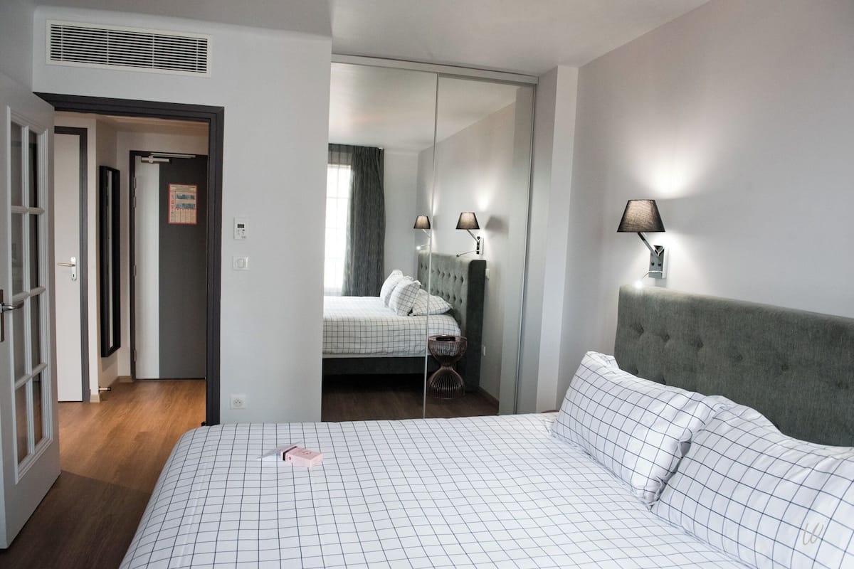 Exclusive Suite, Non Smoking, Jetted Tub (Spa) | 1 bedroom, premium bedding, in-room safe, individually decorated
