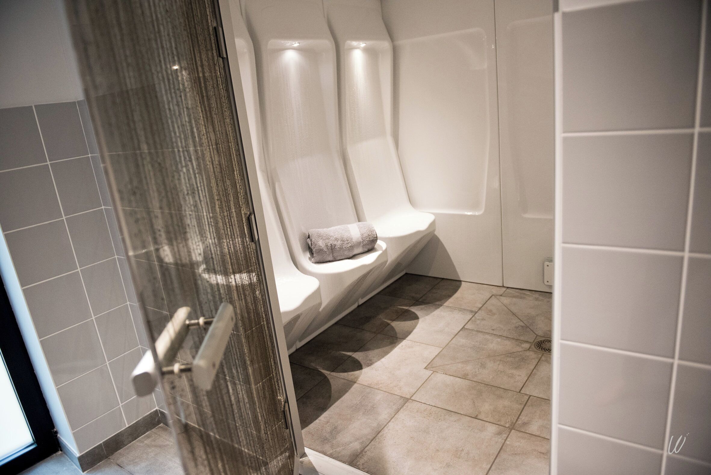 Parihoitohuone(ita), sauna, höyrysauna, vartalohoitoja