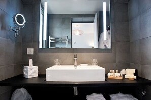 Gratis toiletartikler, hårtørrer, badekåber, hjemmesko