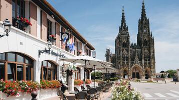 Vista frontal de la propiedad