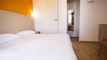 Chambre Standard, 1 lit double | Bureau, rideaux occultants, Wi-Fi gratuit, draps fournis