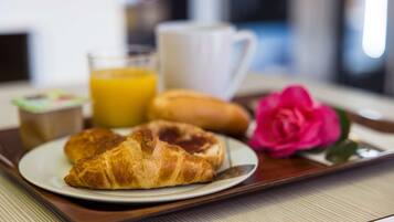 Dagelijks ontbijtbuffet (EUR 6.5 per persoon)