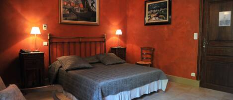 Kamar Double Comfort | Brankas dan didekorasi berbeda-beda