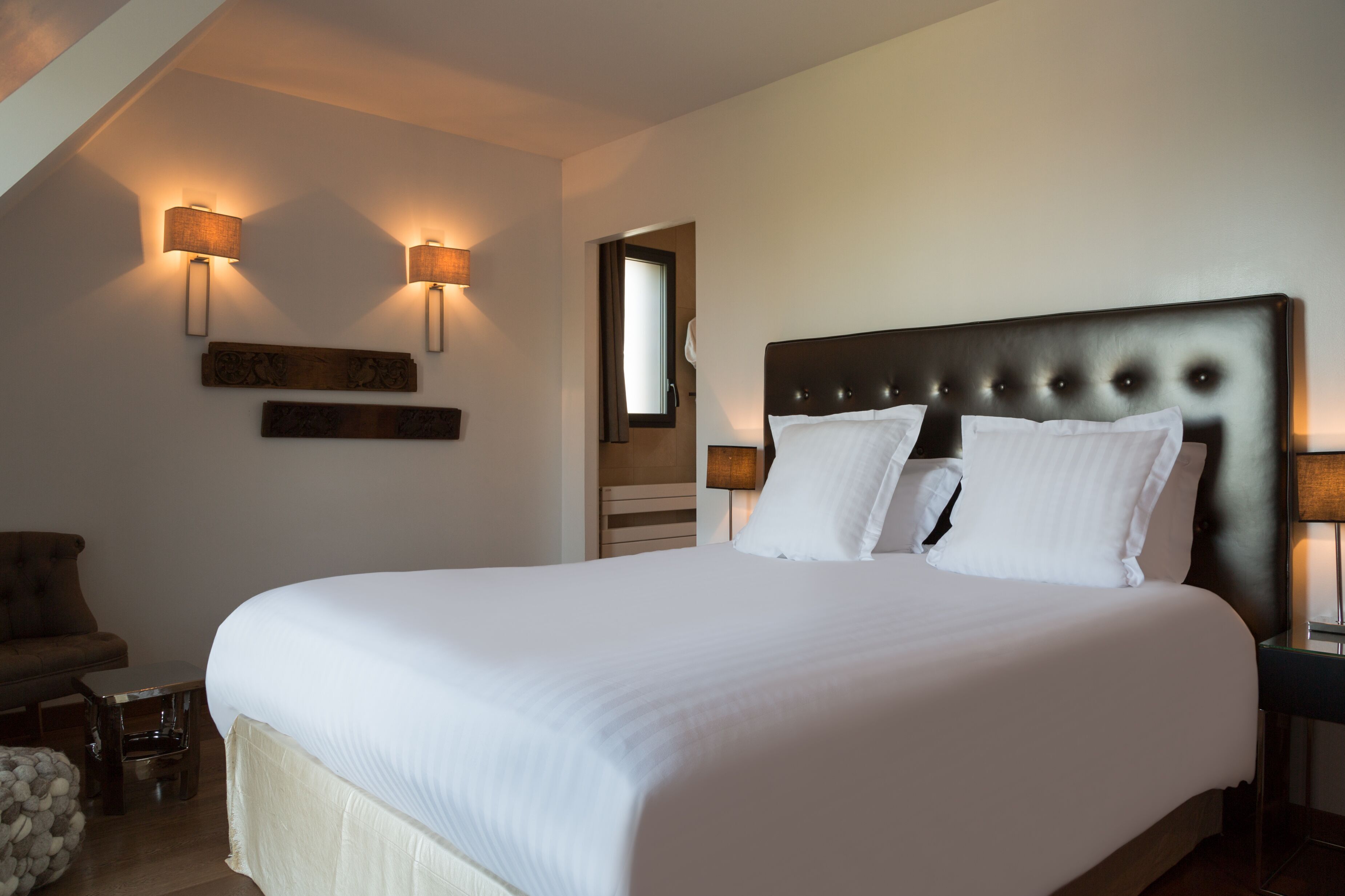 Decoración individual, mobiliario individual, wifi gratis y ropa de cama