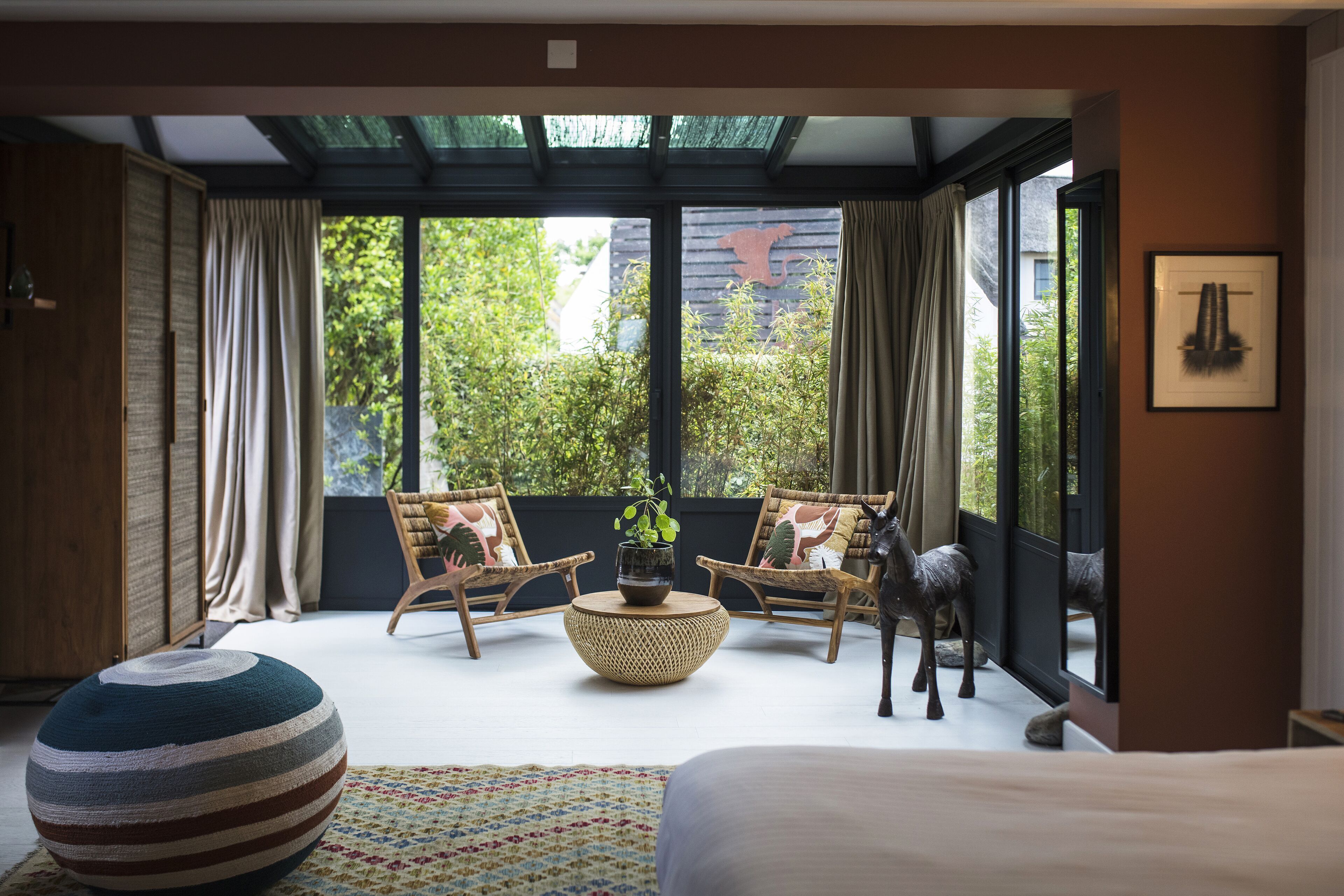 Decoración individual, mobiliario individual, wifi gratis y ropa de cama
