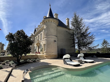 Outdoor pool, open 8:30 AM to 7:00 PM, pool umbrellas, sun loungers. Château Hôtel Edward 1er
