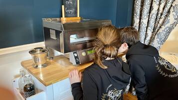 Desayuno buffet diario (EUR 18 por persona)
