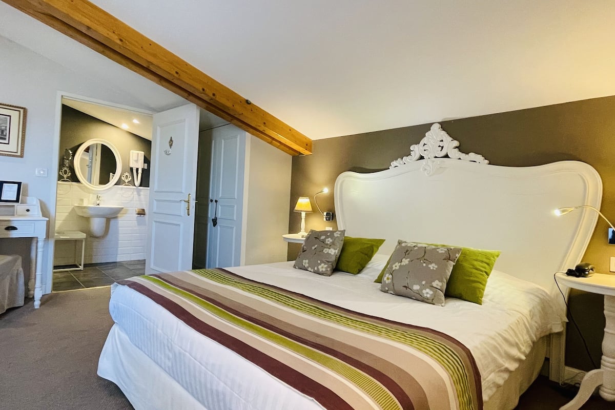 executive room | premium bedding, select comfort beds, minibar, in-room safe
