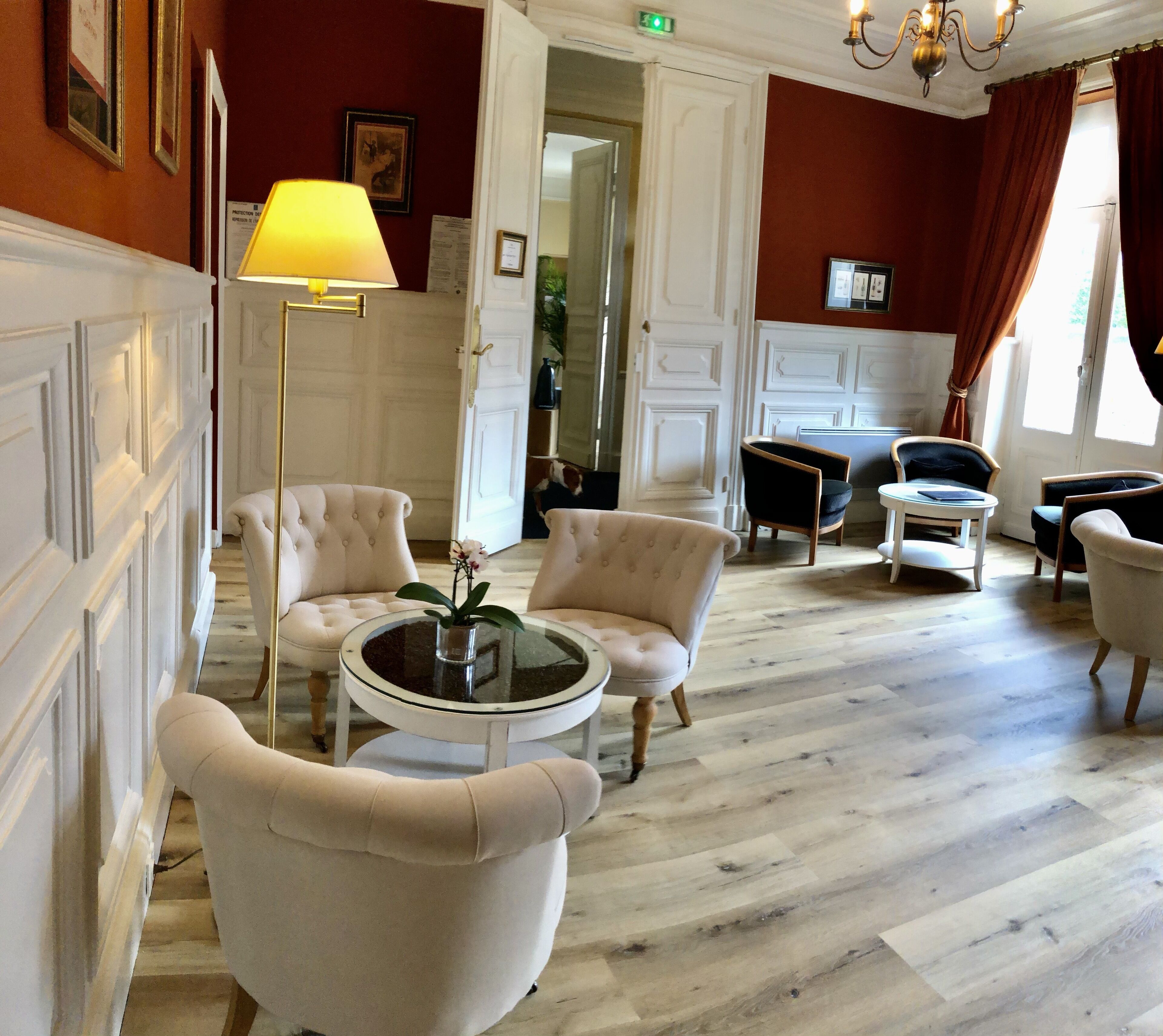 40-cm flat-screen tv with cable channels, tv