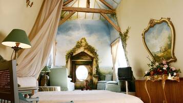 Suite Luxe | Literie de qualité supérieure, bureau, chambres insonorisées