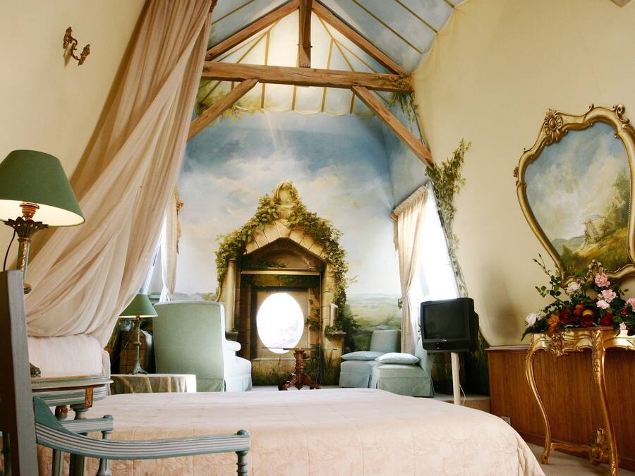 Luxury Suite | Premium bedding, desk, soundproofing, iron/ironing board