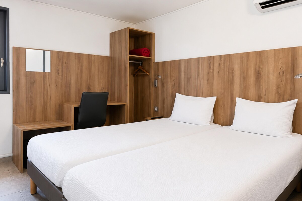 Standard Room, 2 Twin Beds | Desk, soundproofing, cribs (surcharge), WiFi (free)