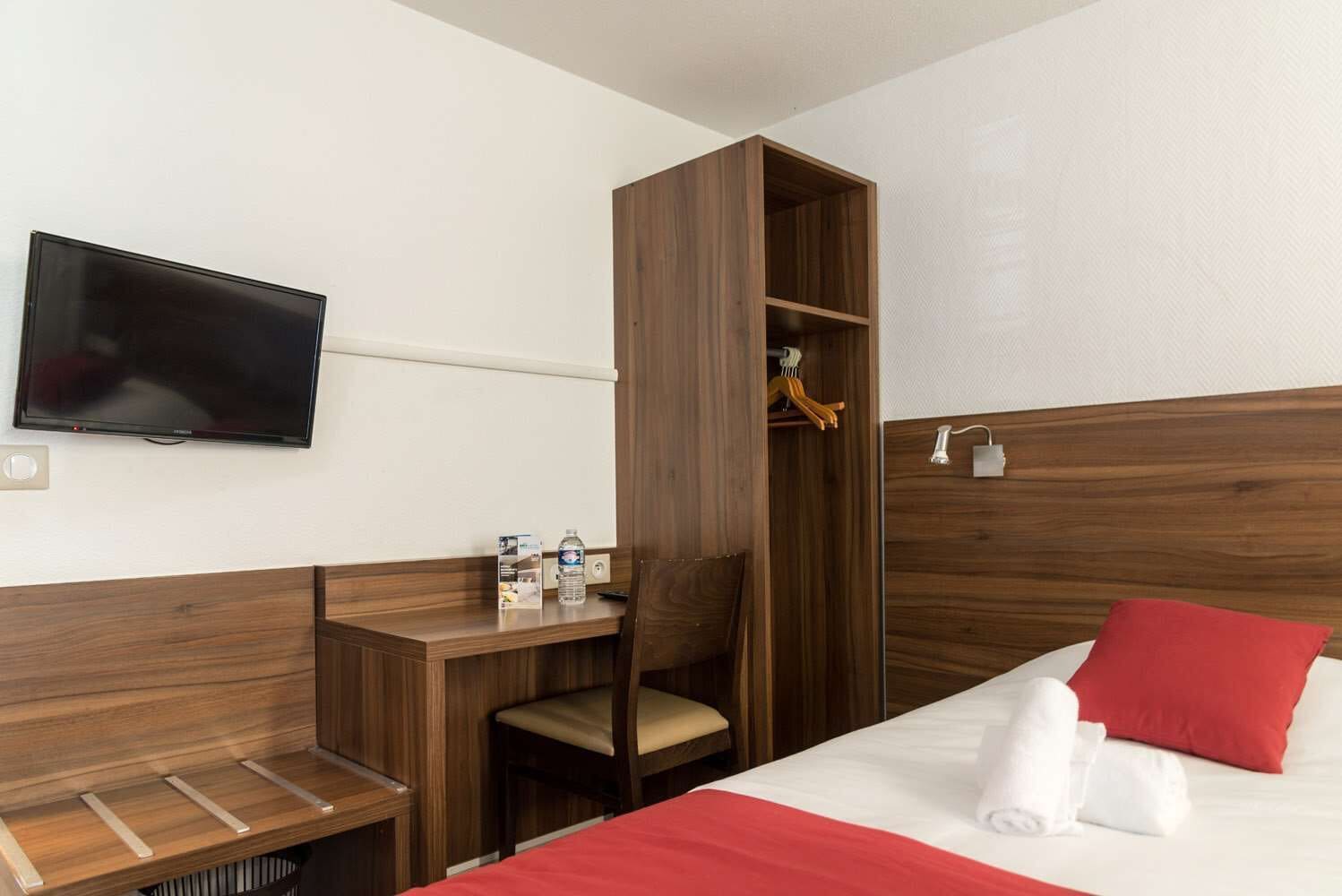 standard double room | desk, soundproofing, cots/infant beds, free wifi