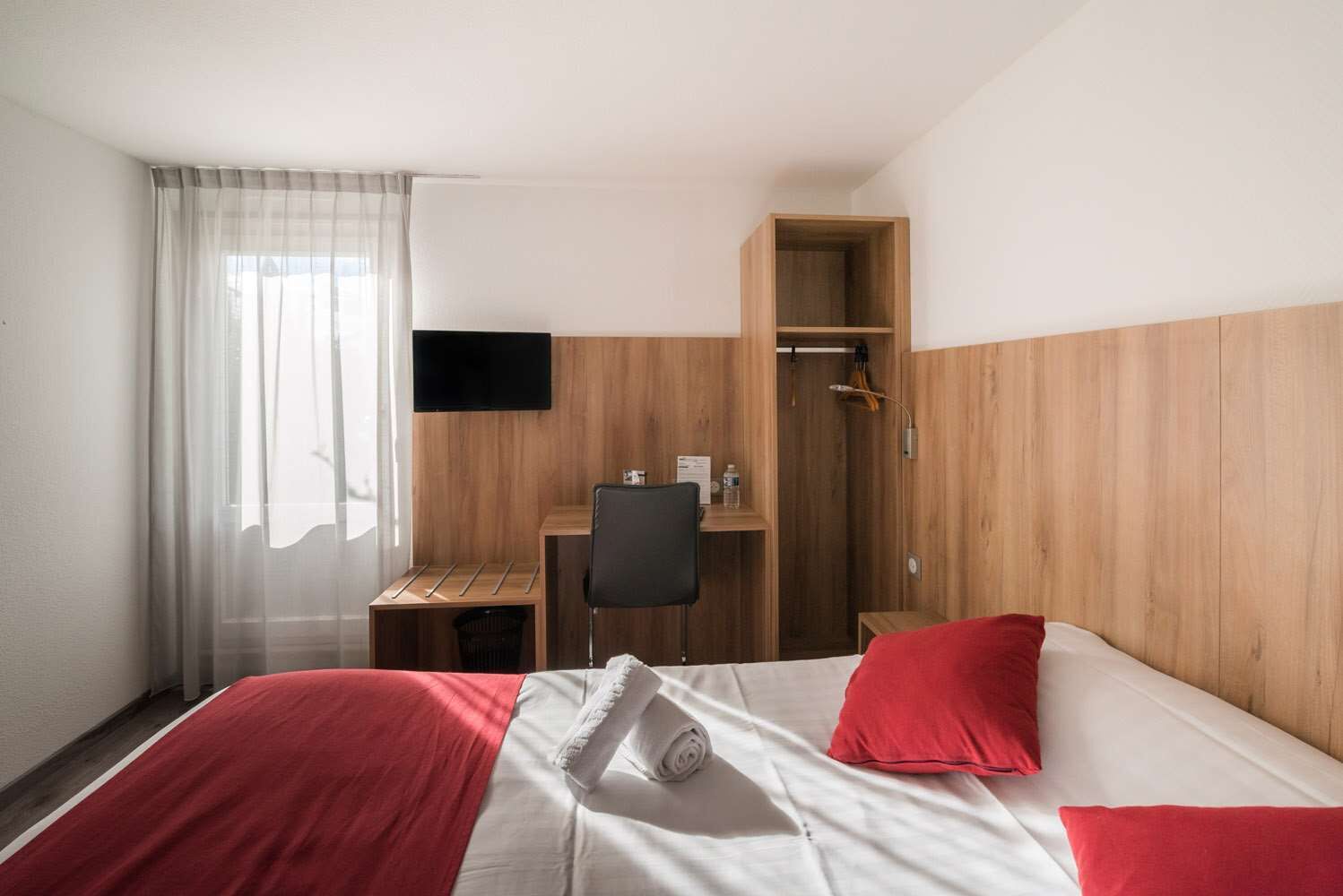 standard double room | desk, soundproofing, cots/infant beds, free wifi