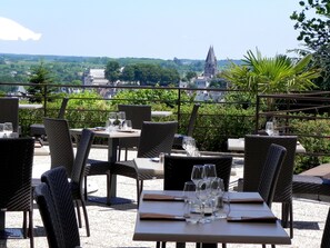 Lunch and dinner served, French cuisine