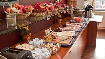 Free daily buffet breakfast