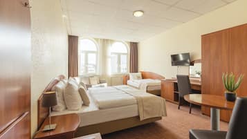 Chambre Familiale | Literie de qualité supérieure, coffres-forts dans les chambres, bureau