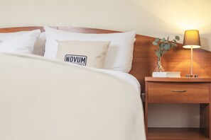 Premium bedding, in-room safe, desk, blackout curtains - Hotel Hamburg (Hamburg)