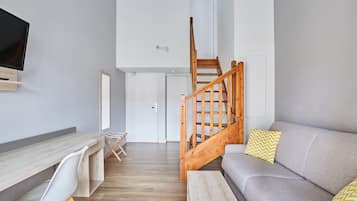 Departamento, 2 habitaciones (6 People) | Caja de seguridad en la habitación y escritorio