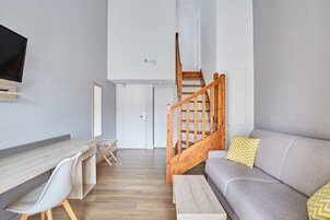 Appartement, 2 chambres (6 People) | Coffres-forts dans les chambres, bureau