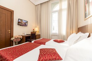 Comfort Twin Room | Hypo-allergenic bedding, minibar, in-room safe, desk - Palace Hotel (Zagreb)