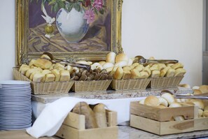 Daily buffet breakfast for a fee - Palace Hotel (Zagreb)