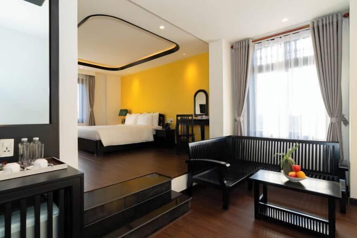 1 bedroom, hypo-allergenic bedding, minibar, in-room safe