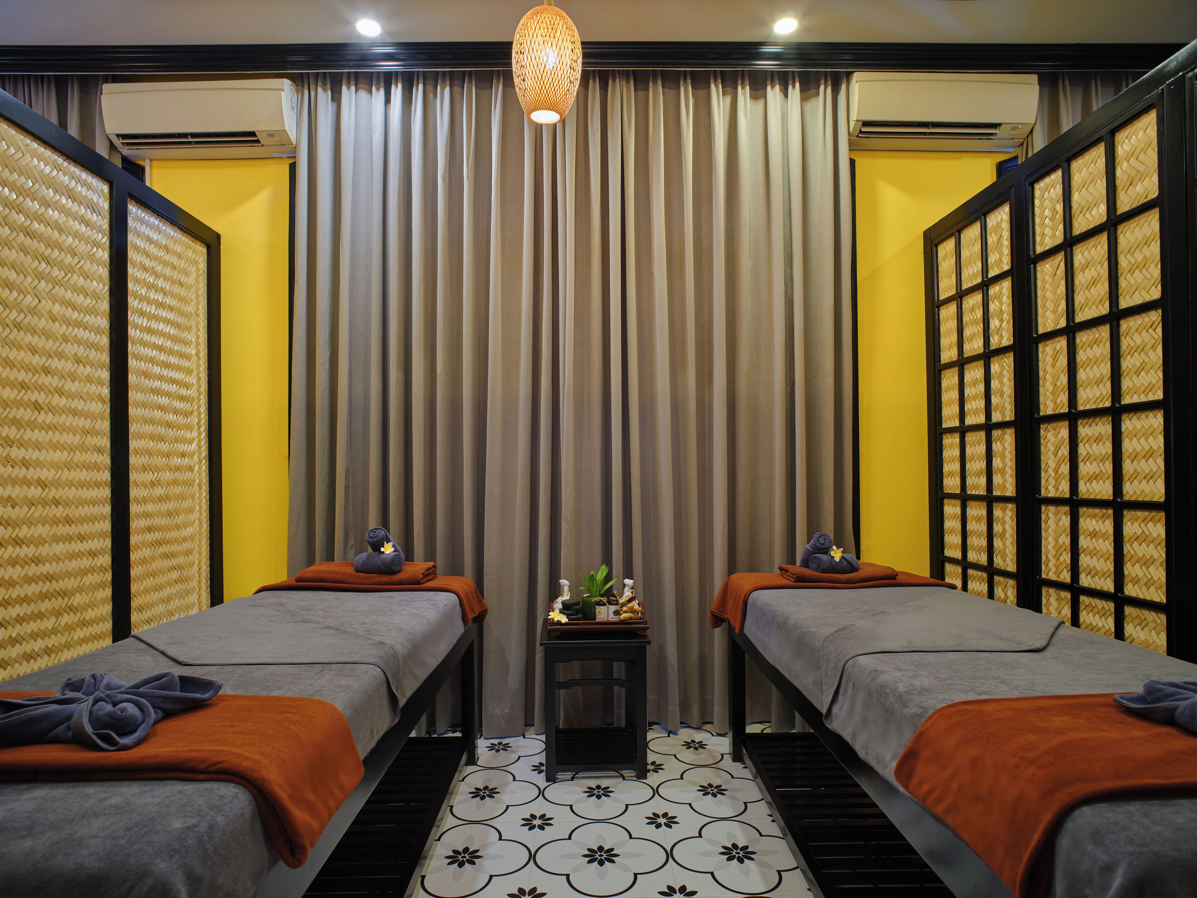 Trị liệu toàn thân, liệu pháp hương thơm, massage đá nóng 