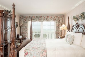 Hypo-allergenic bedding, in-room safe, blackout curtains