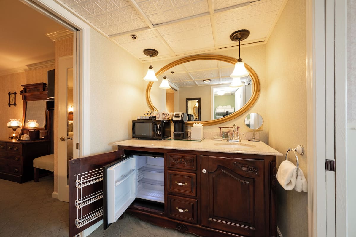 concierge suite,  partial oceanfront, 2 queen beds (adults only) | room amenity