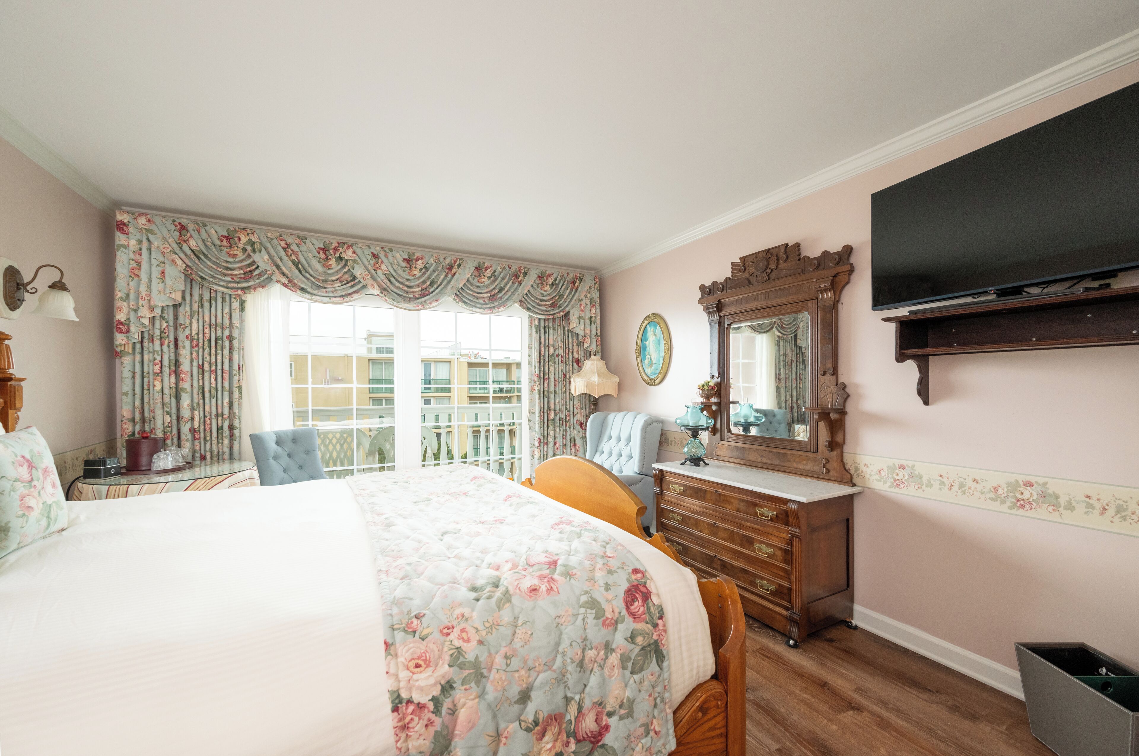 concierge room, 1 king bed, ocean view (adults only) | 1 bedroom, hypo-allergenic bedding, in-room safe, blackout curtains