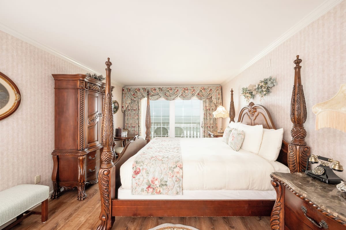1 bedroom, hypo-allergenic bedding, in-room safe, blackout curtains
