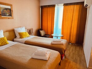 Panoramic-Zweibettzimmer, Balkon