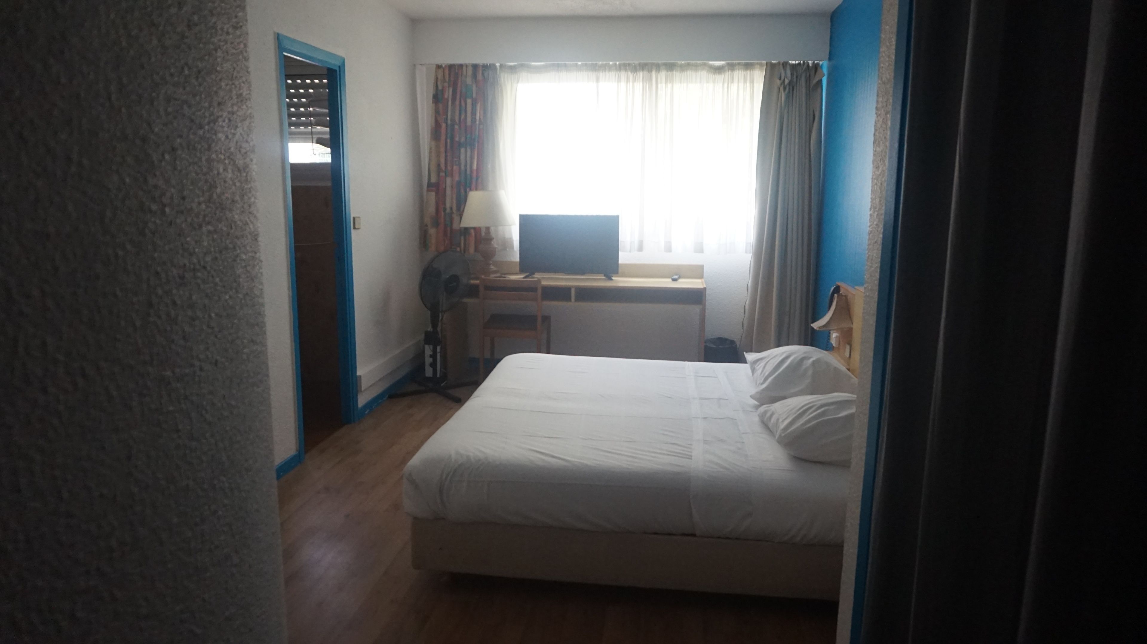 Desk, soundproofing, iron/ironing board, free WiFi