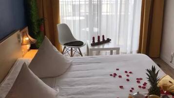 Habitación triple estándar | Escritorio, insonorización, tabla de planchar con plancha y wifi gratis