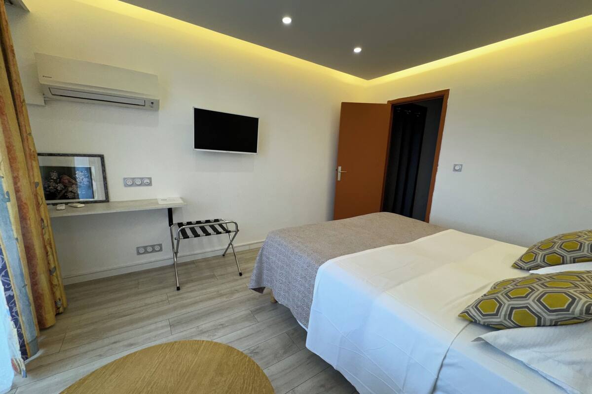 Desk, soundproofing, iron/ironing board (on request), WiFi (free)
