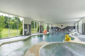 Indoor spa tub