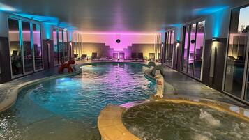 Couples treatment rooms, sauna, hot tub, steam room, Turkish bath