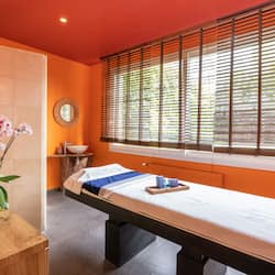 Couples treatment room(s), sauna, hot tub, steam room