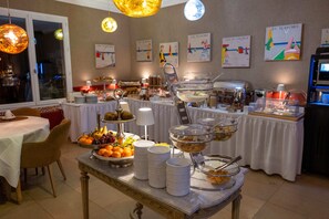 Daily buffet breakfast (EUR 25 per person)