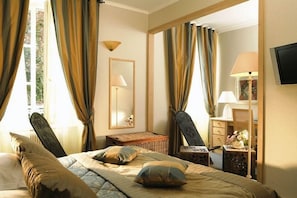 Superior Double Room | Premium bedding, minibar, in-room safe, desk